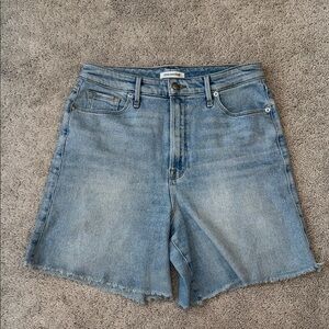 Good American Denim Shorts | Size 8 / 29 | Blue